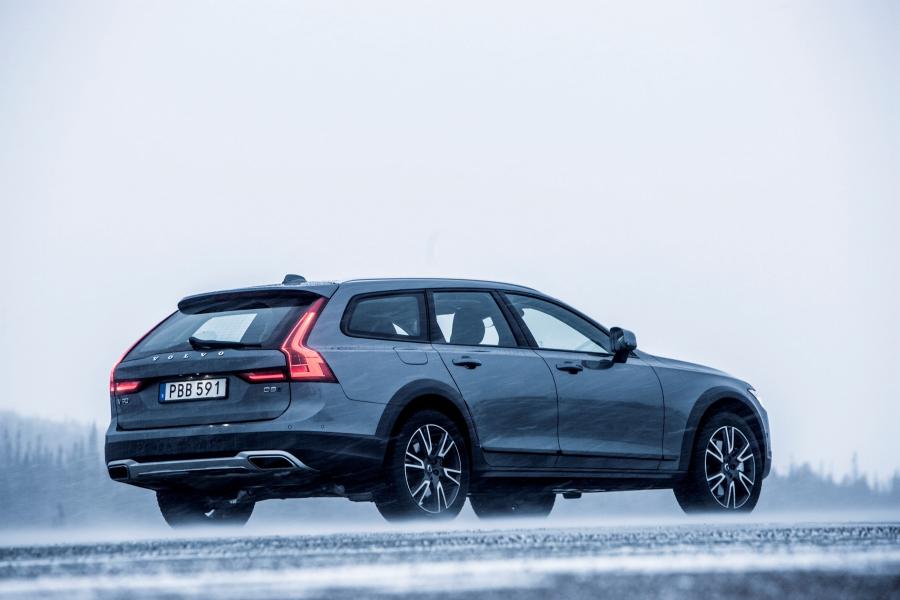  Volvo V90 D5 Cross Country 2016 года  (WW) (фото 28 из 36)